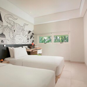 Premium bedding, in-room safe, desk, free WiFi - GrandMas Plus Hotel Airport (Tuban)
