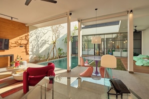 55-inch Smart TV with digital channels - EDEN Ubud (Ubud)