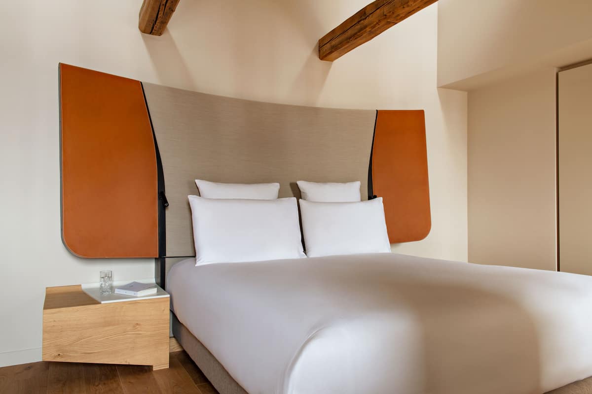 Chambre Deluxe | 1 chambre, minibar, coffres-forts dans les chambres, bureau