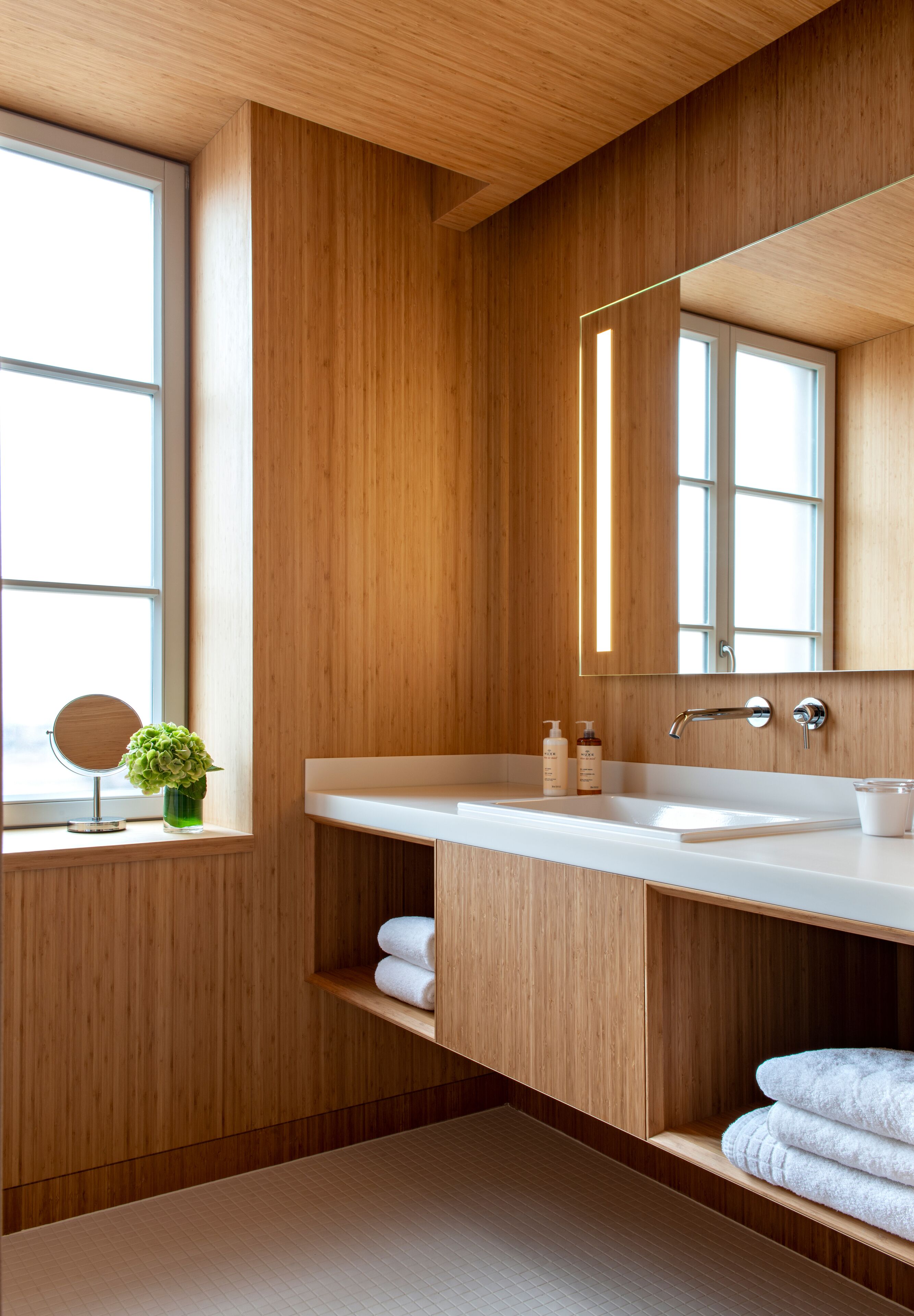 basic suite | bathroom | free toiletries, hair dryer, bathrobes, slippers