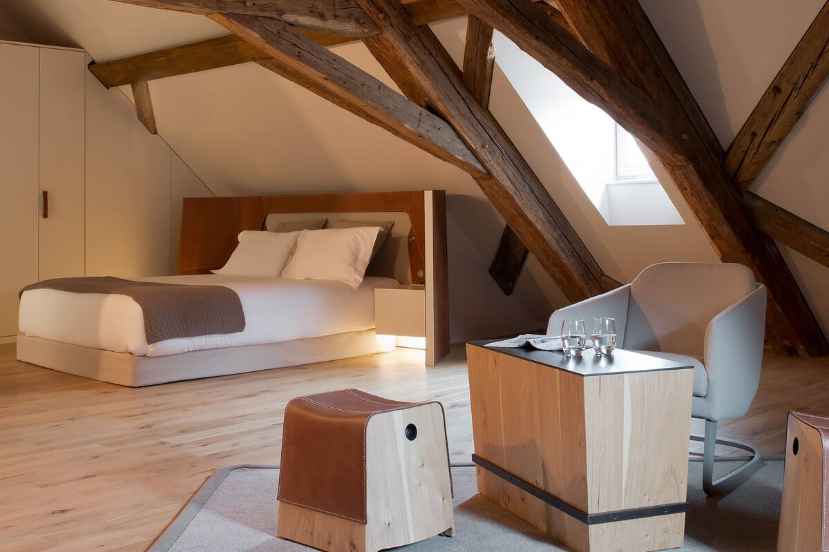 junior room | minibar, in-room safe, desk, soundproofing