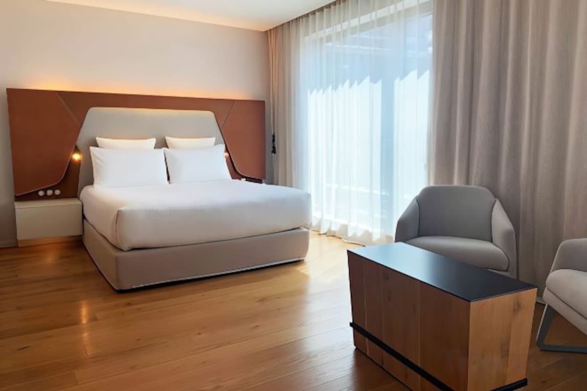 Minibar, in-room safe, desk, soundproofing