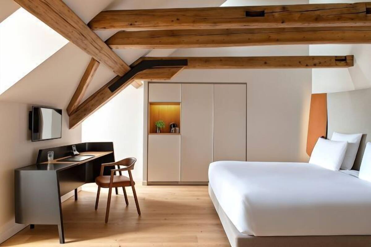Minibar, in-room safe, desk, soundproofing