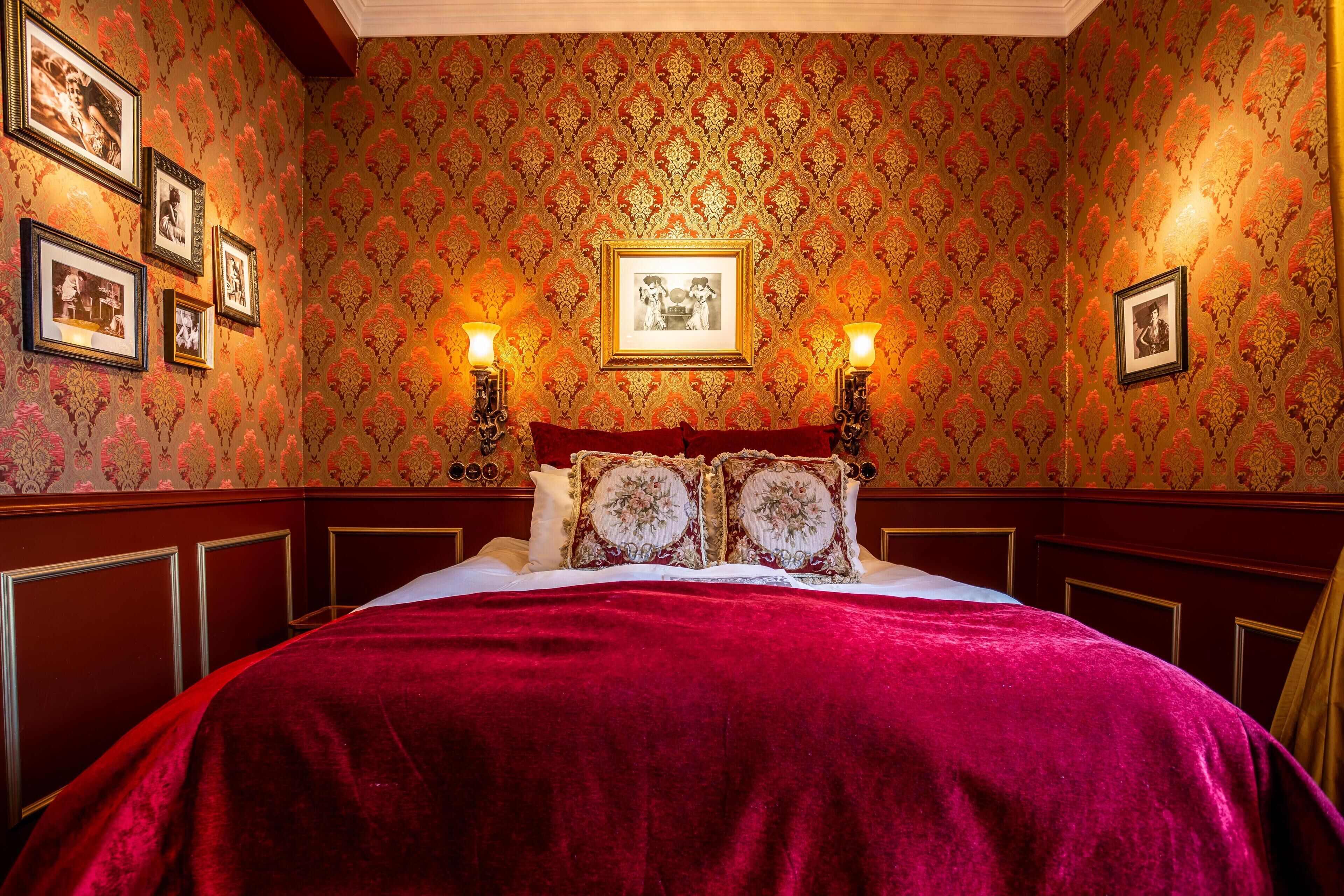 Standaard kamer | Luxe beddengoed, een minibar, een kluis op de kamer, een laptopwerkplek