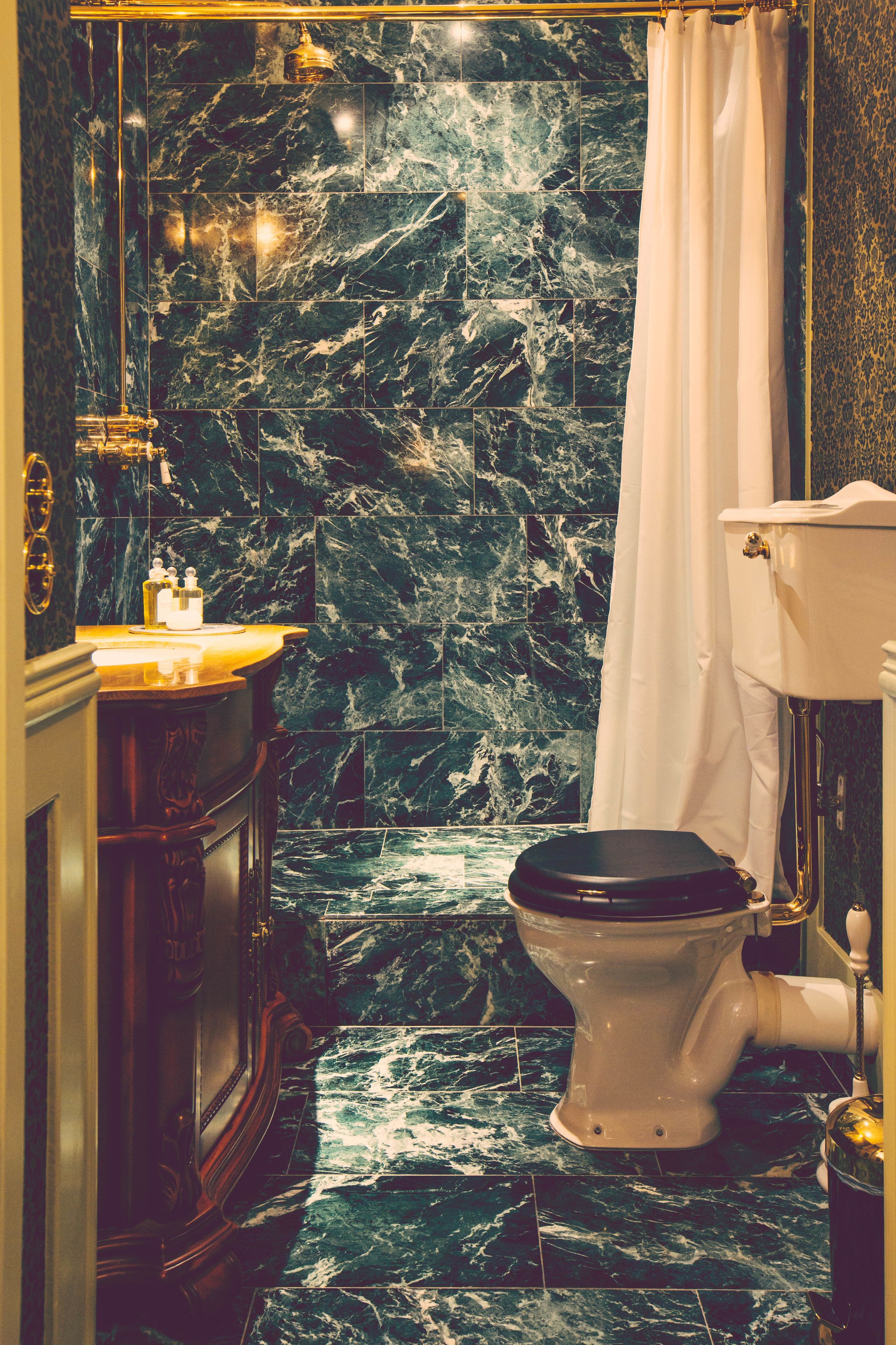 petite | bathroom | shower, hair dryer, towels