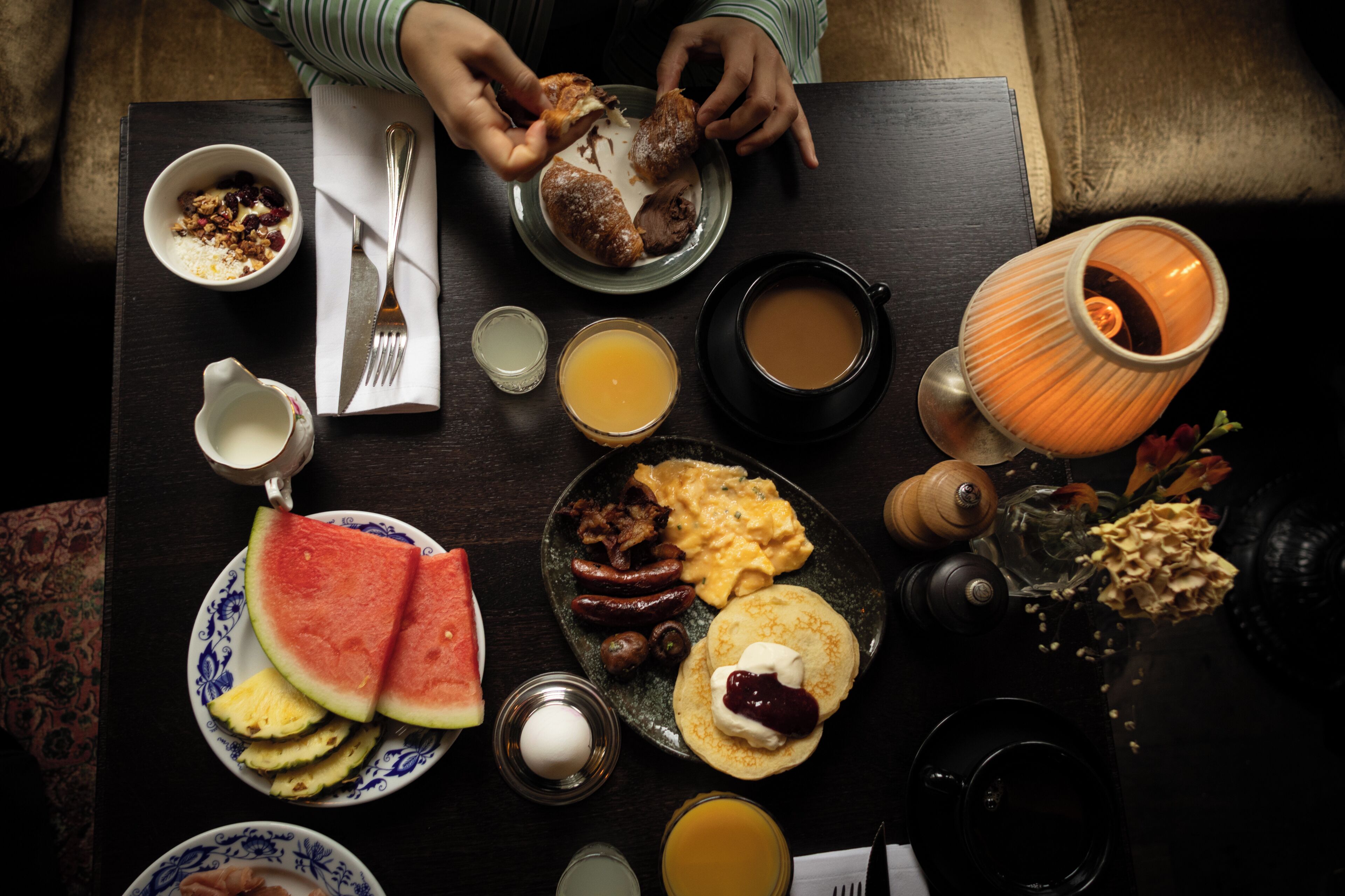 Café da manhã completo todos os dias mediante uma taxa