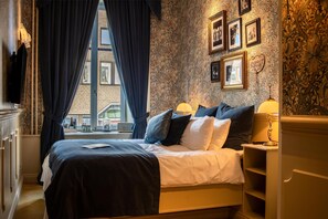Ropa de cama de alta calidad, minibar, caja fuerte