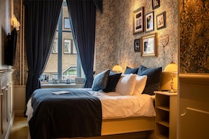 Ropa de cama de alta calidad, minibar, caja fuerte