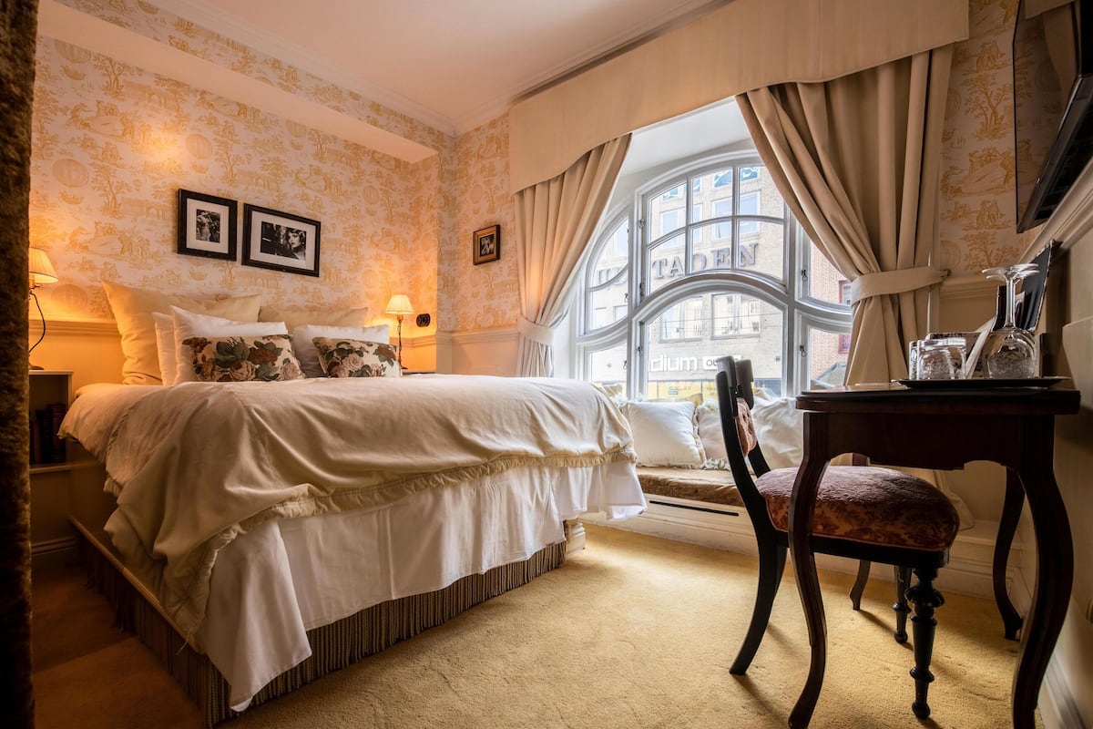 Ropa de cama de alta calidad y minibar