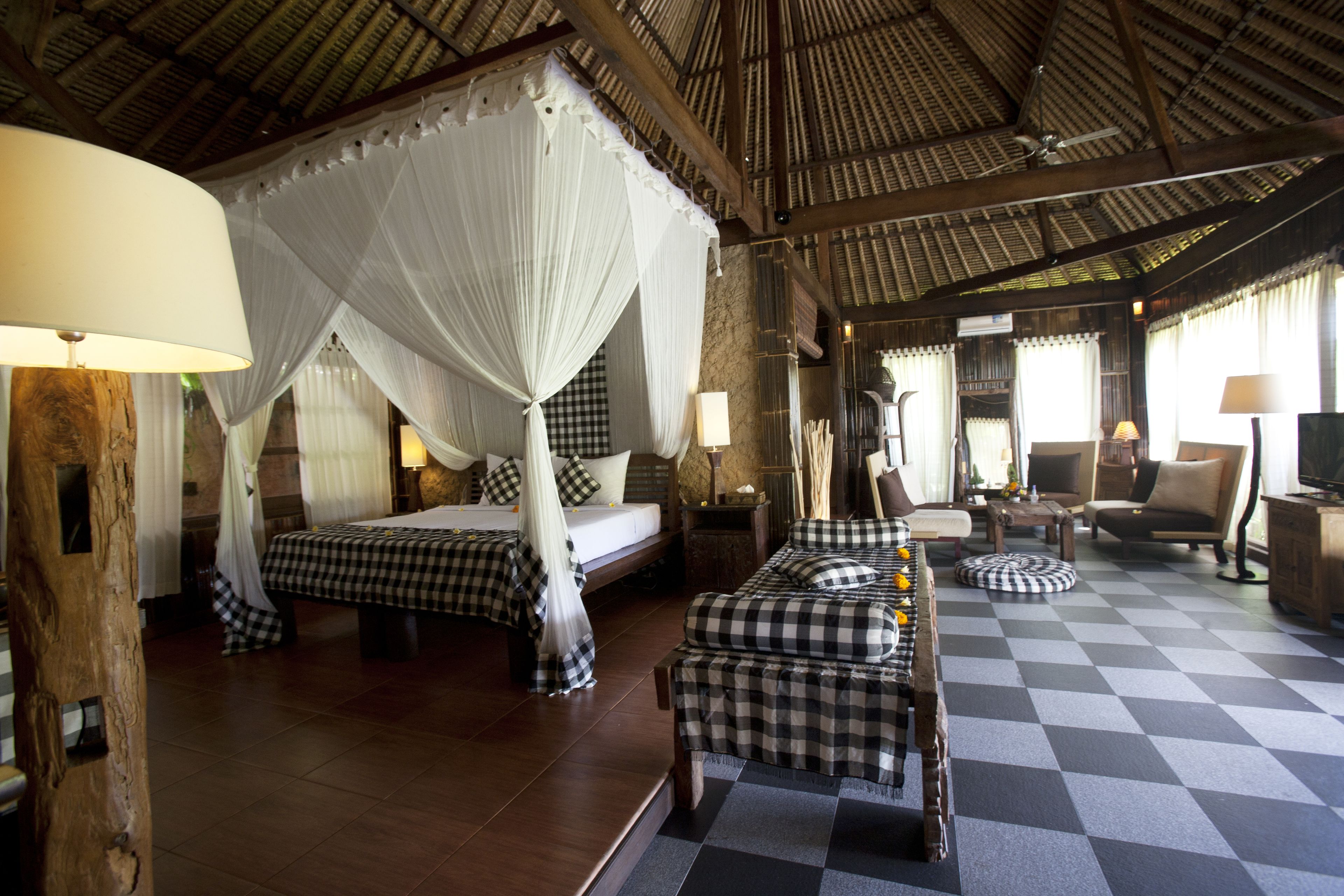 deluxe double room | minibar, in-room safe, desk, soundproofing