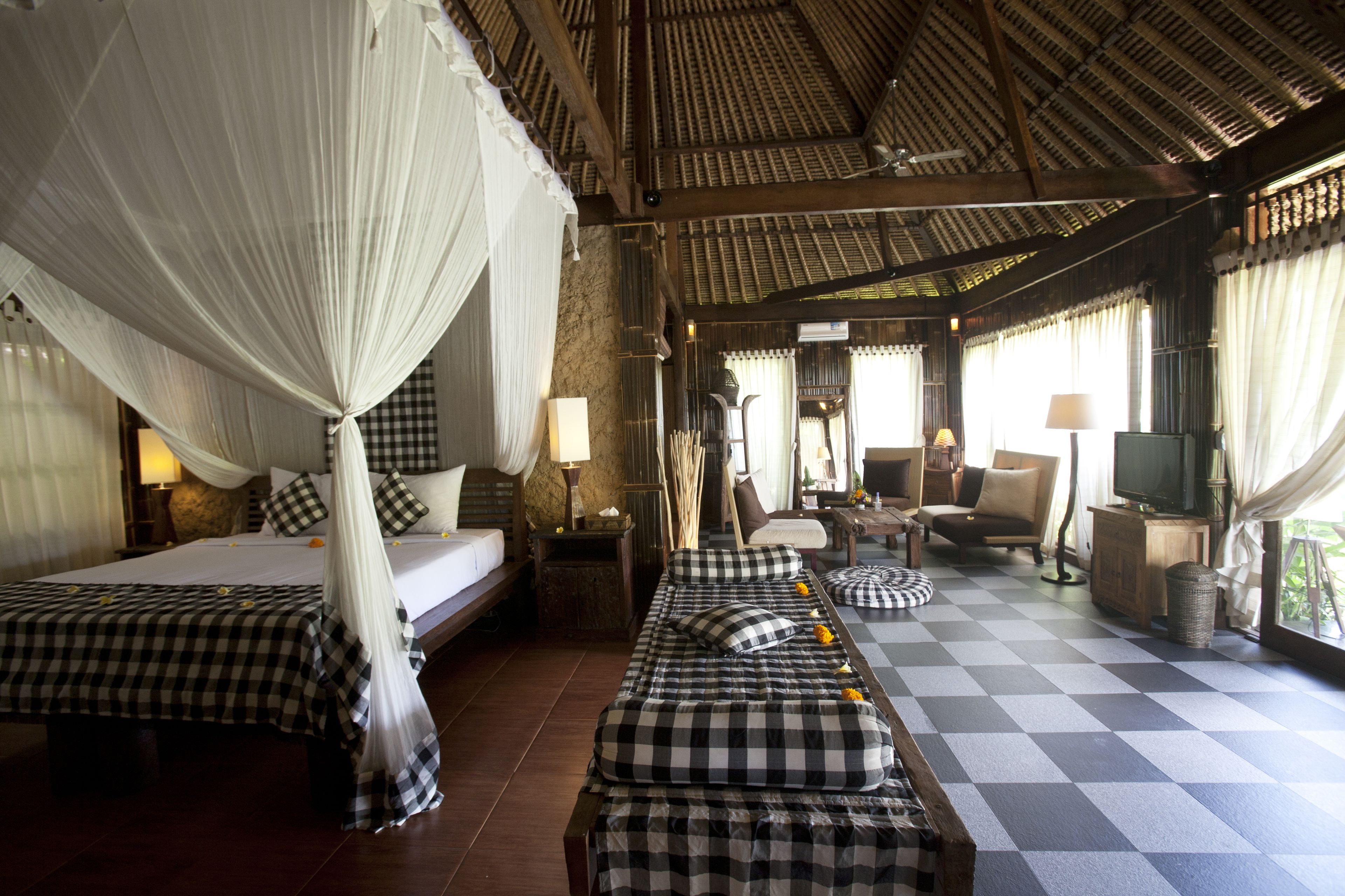 deluxe double room | minibar, in-room safe, desk, soundproofing