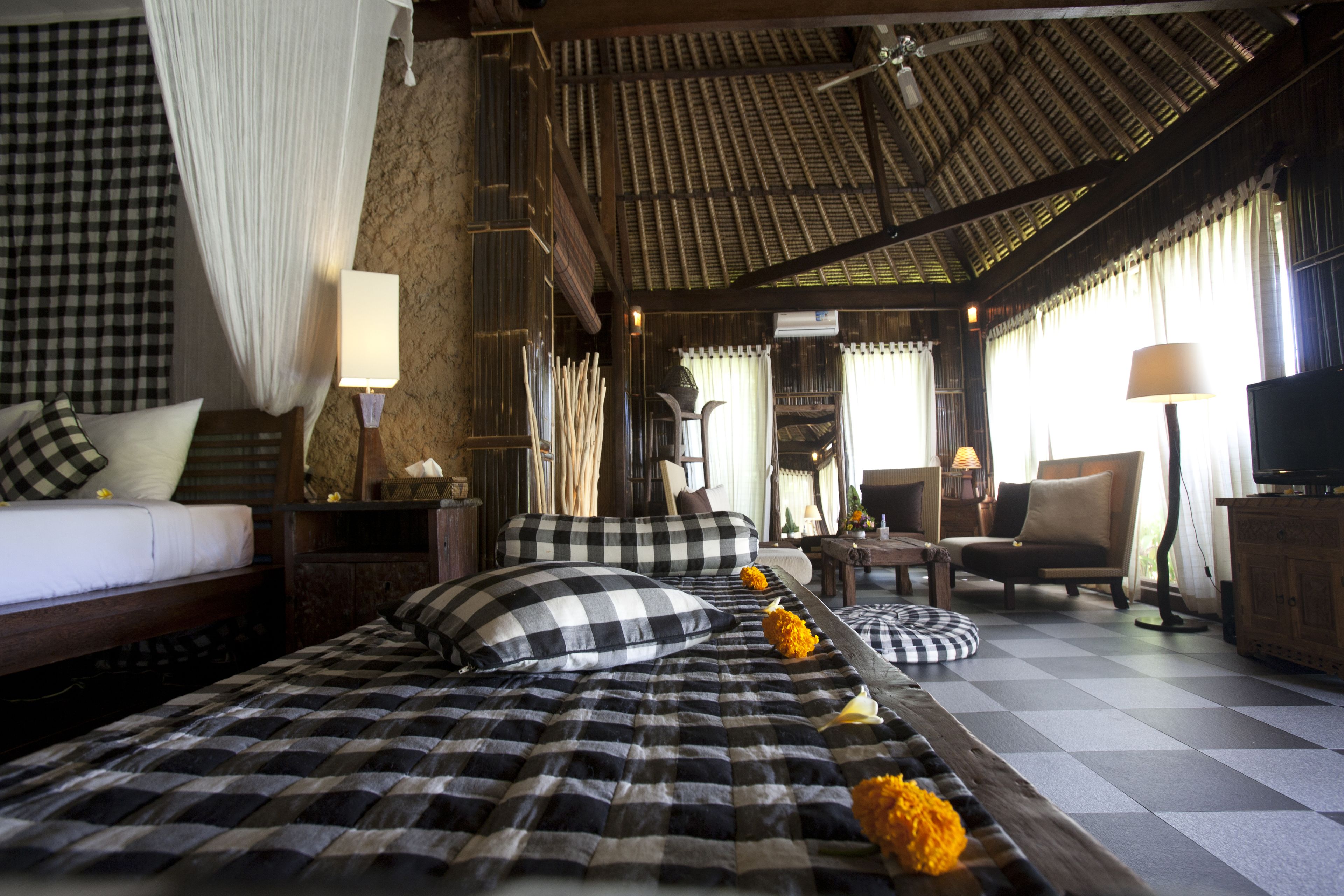 deluxe double room | minibar, in-room safe, desk, soundproofing