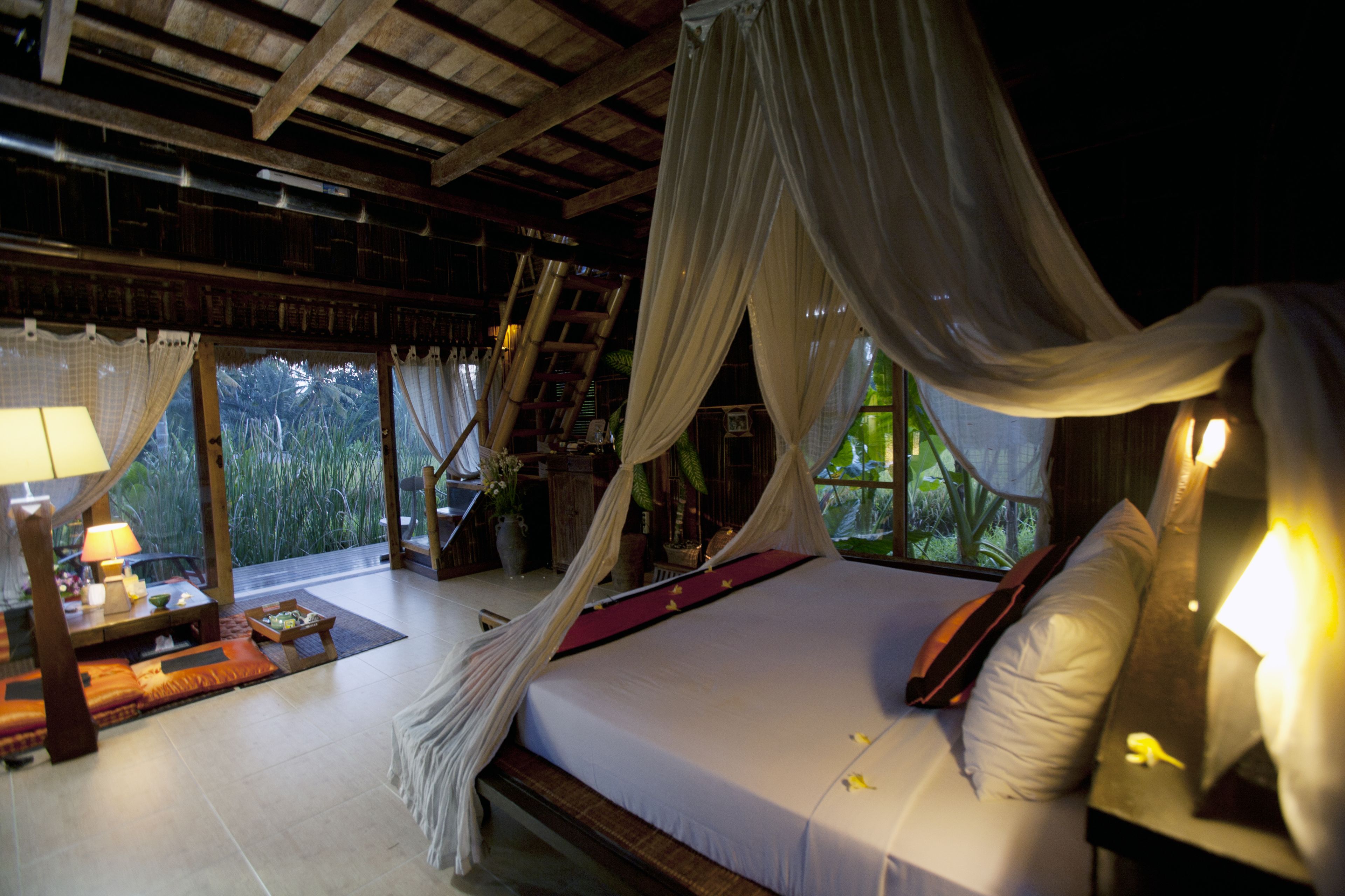 deluxe double room | living area | lcd tv