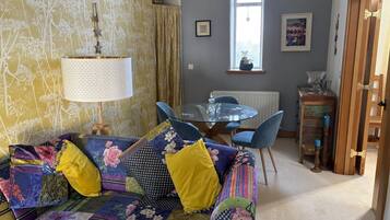 Deluxe Cottage, Ensuite, Garden View (Little Castle) | Dining
