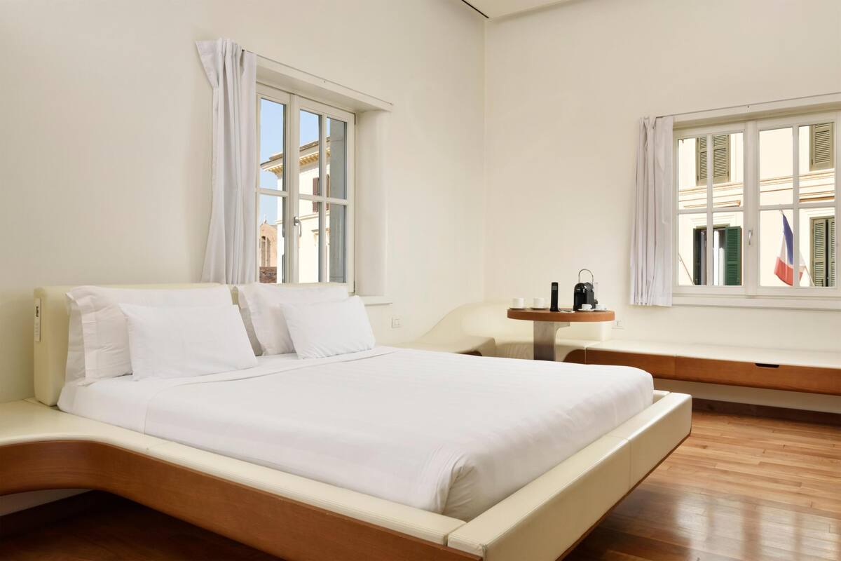 Collection Superior Room | Premium bedding, down comforters, memory foam beds, minibar