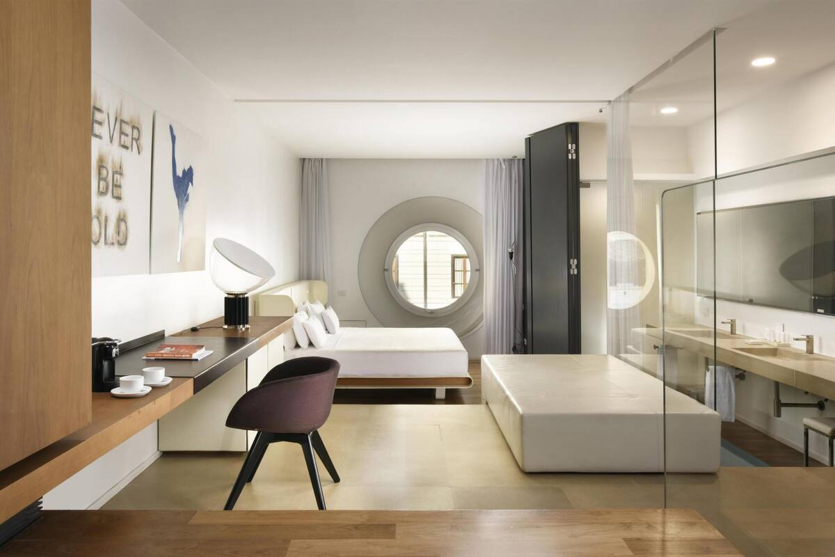 Junior Suite | Premium bedding, down comforters, memory foam beds, minibar