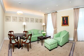 Suite | Wohnbereich | Flachbildfernseher