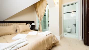 Suíte | Roupas de cama premium, frigobar, cofres nos quartos, escrivaninha