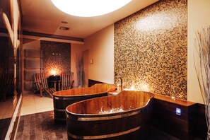 Indoor spa tub
