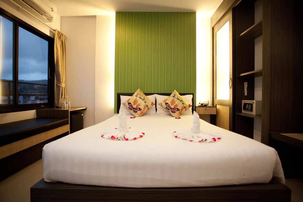 In-room safe, free WiFi
