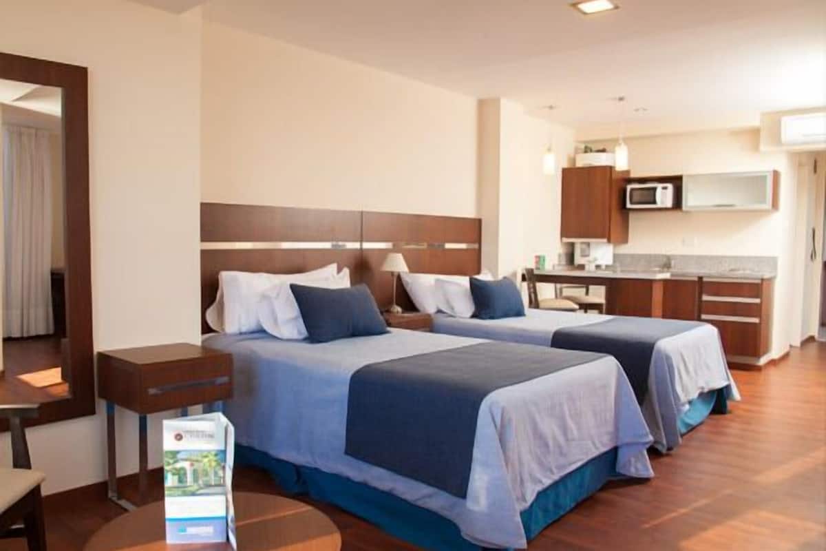 ejecutiva doble | minibar, in-room safe, blackout curtains, rollaway beds