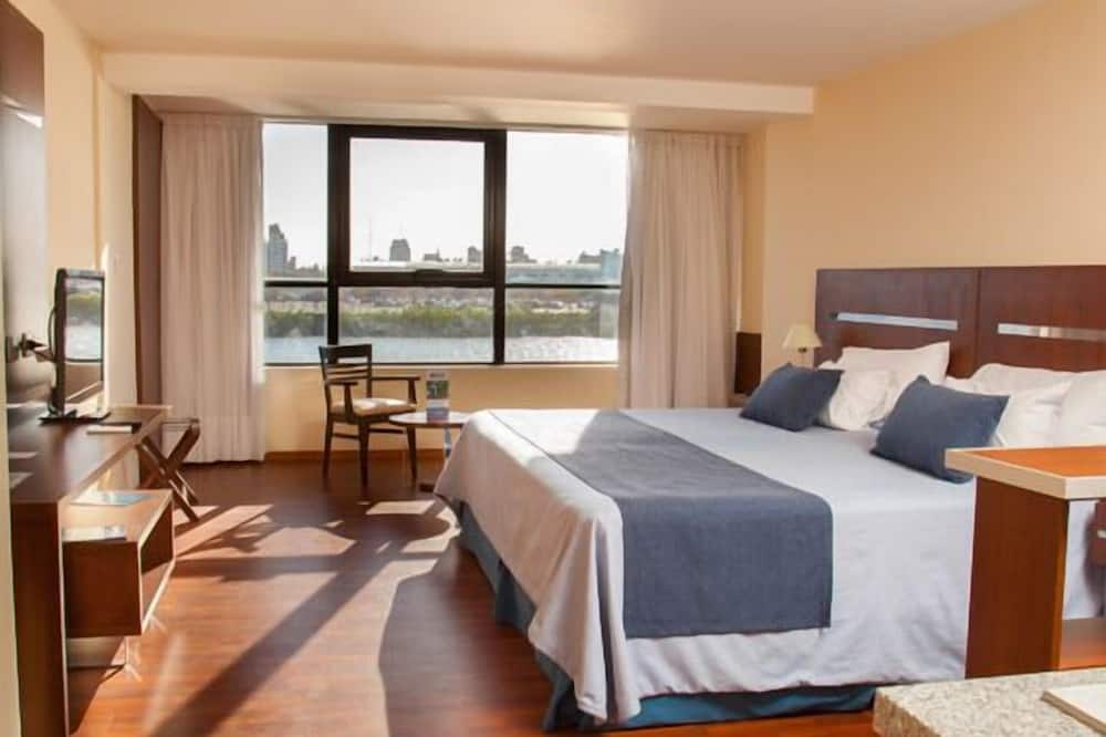 Hotel Puerto Amarras