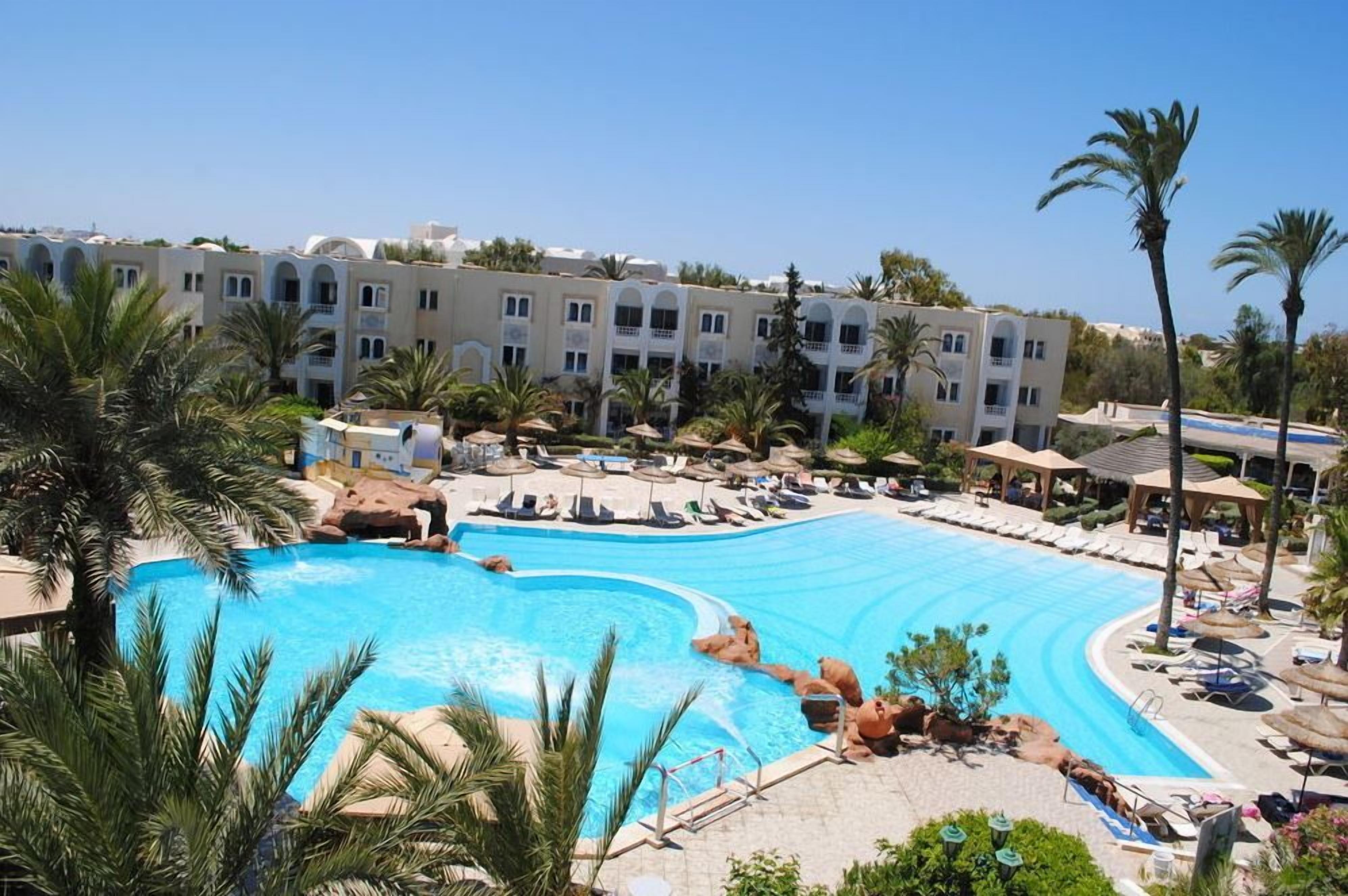حمام سباحة