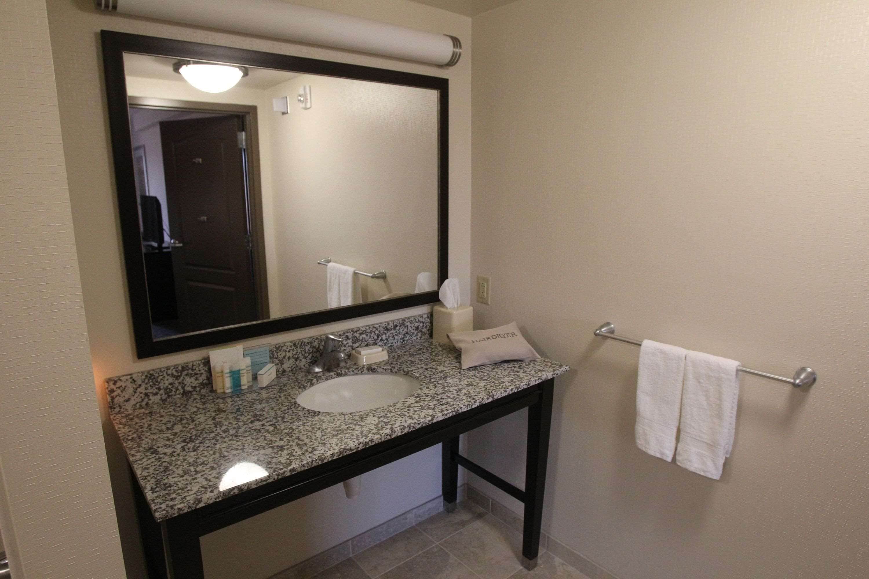 Suite, 1 King Bed, Non Smoking | Bathroom