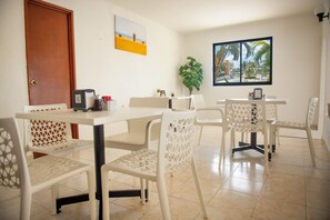 Mexikanische Küche, Blick auf den Pool 