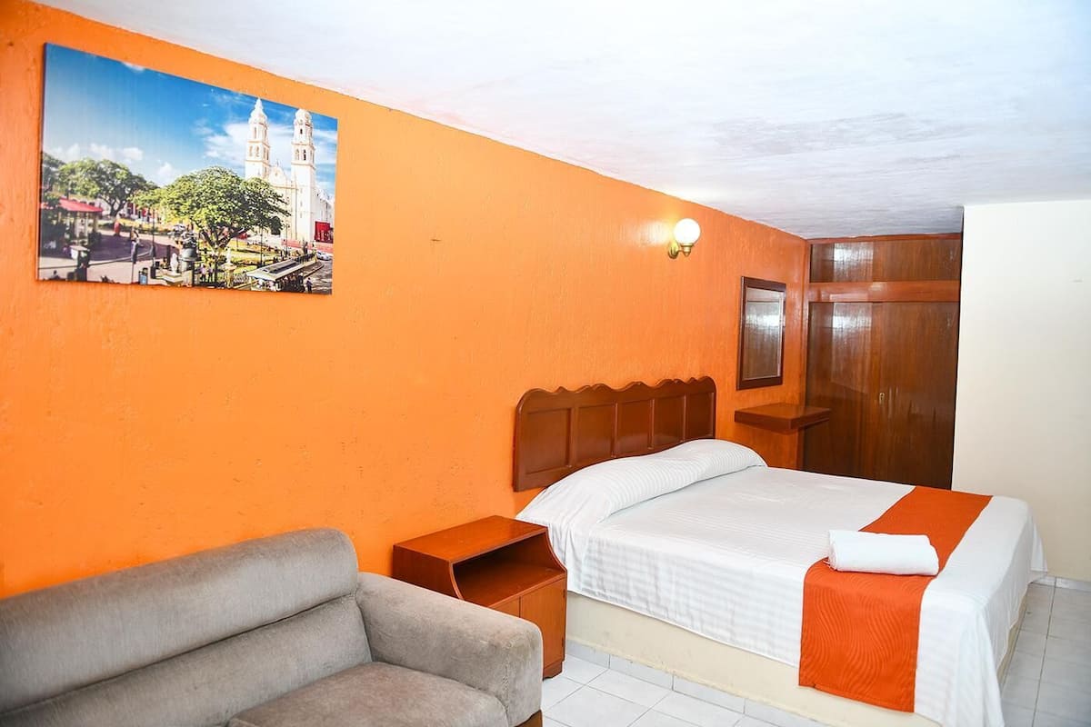 5 Schlafzimmer, Zimmersafe, Bügeleisen/Bügelbrett, Bettwäsche
