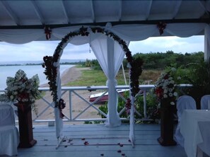 Breakfast, lunch served; local and international cuisine, beach views 