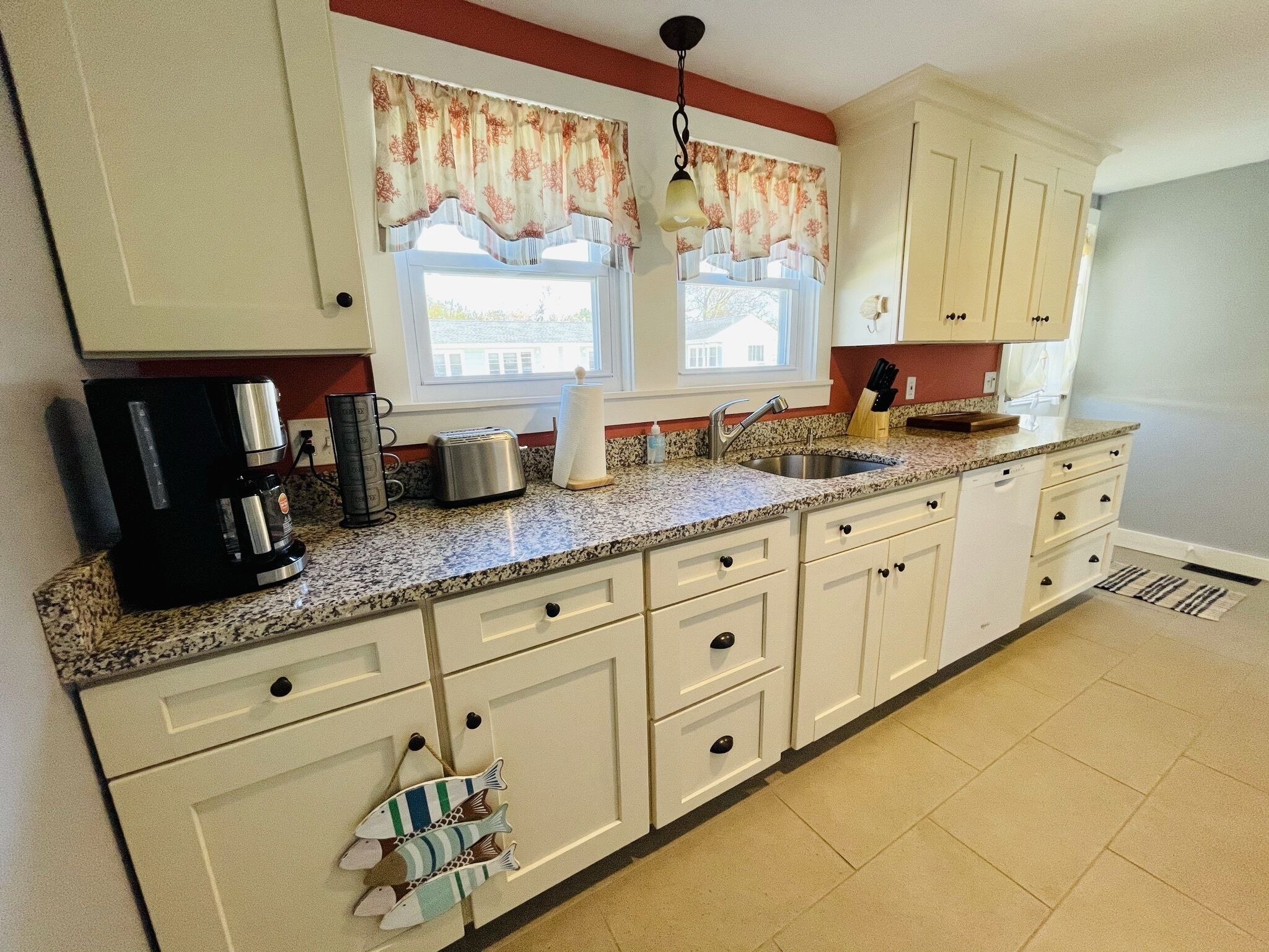 classic cottage, 2 bedrooms, garden view | private kitchen | coffee/tea maker