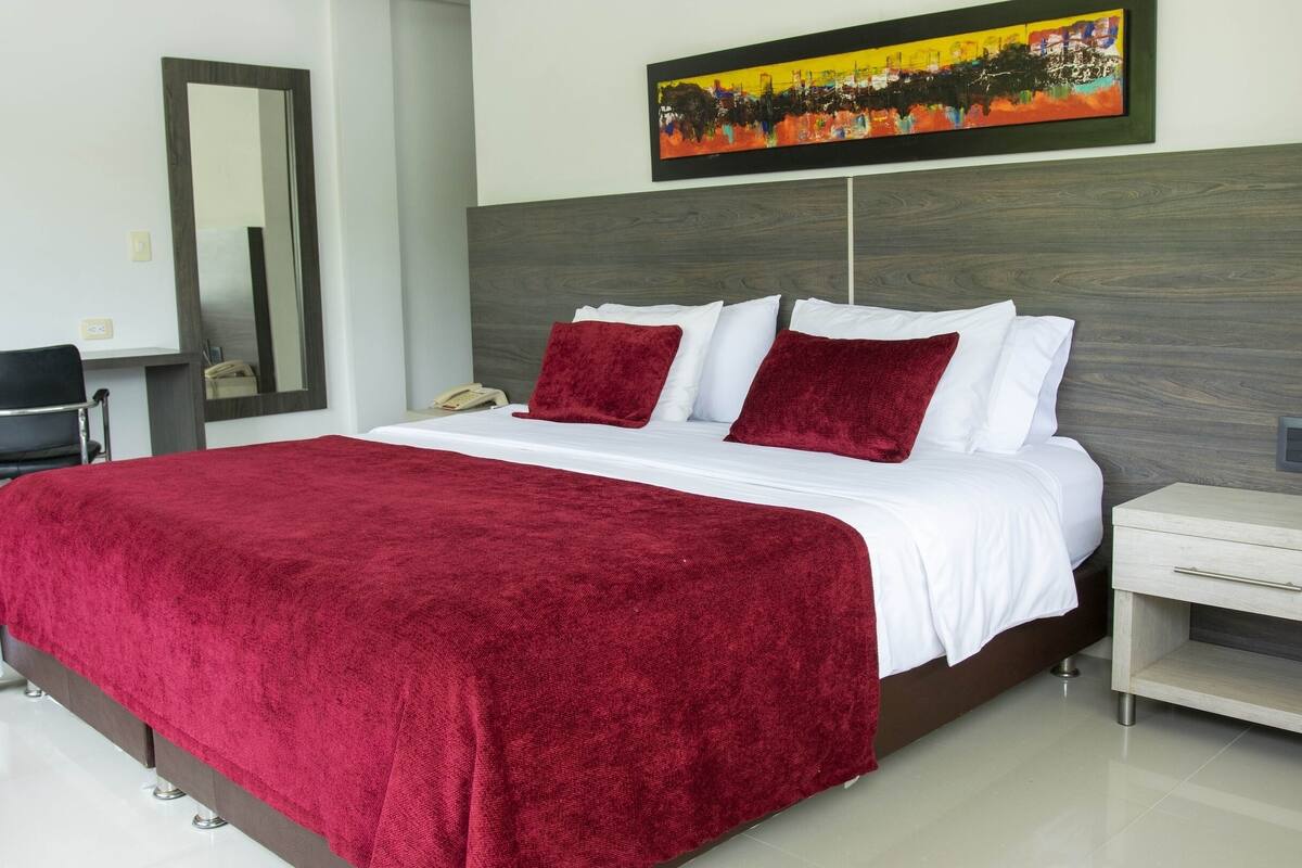 2 bedrooms, premium bedding, in-room safe, desk