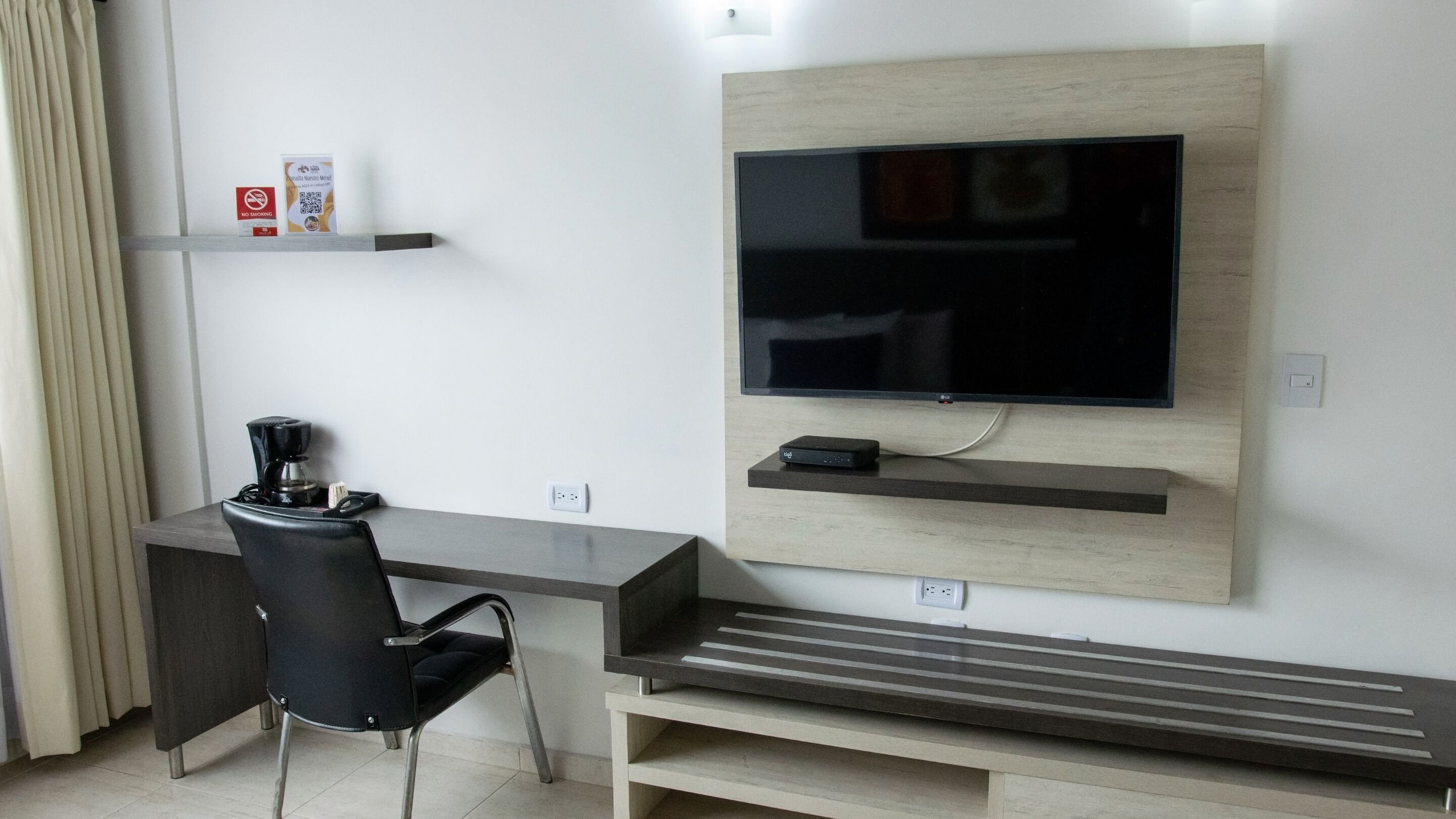 2 bedrooms, premium bedding, in-room safe, desk