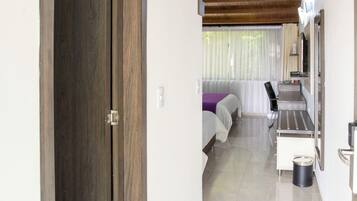 Premium bedding, in-room safe, desk, laptop workspace