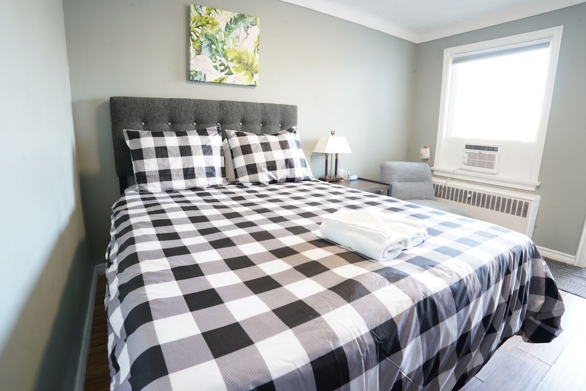 Economy Double Room, 1 Queen Bed | 2 bedrooms, blackout drapes, cribs/infant beds, free WiFi
