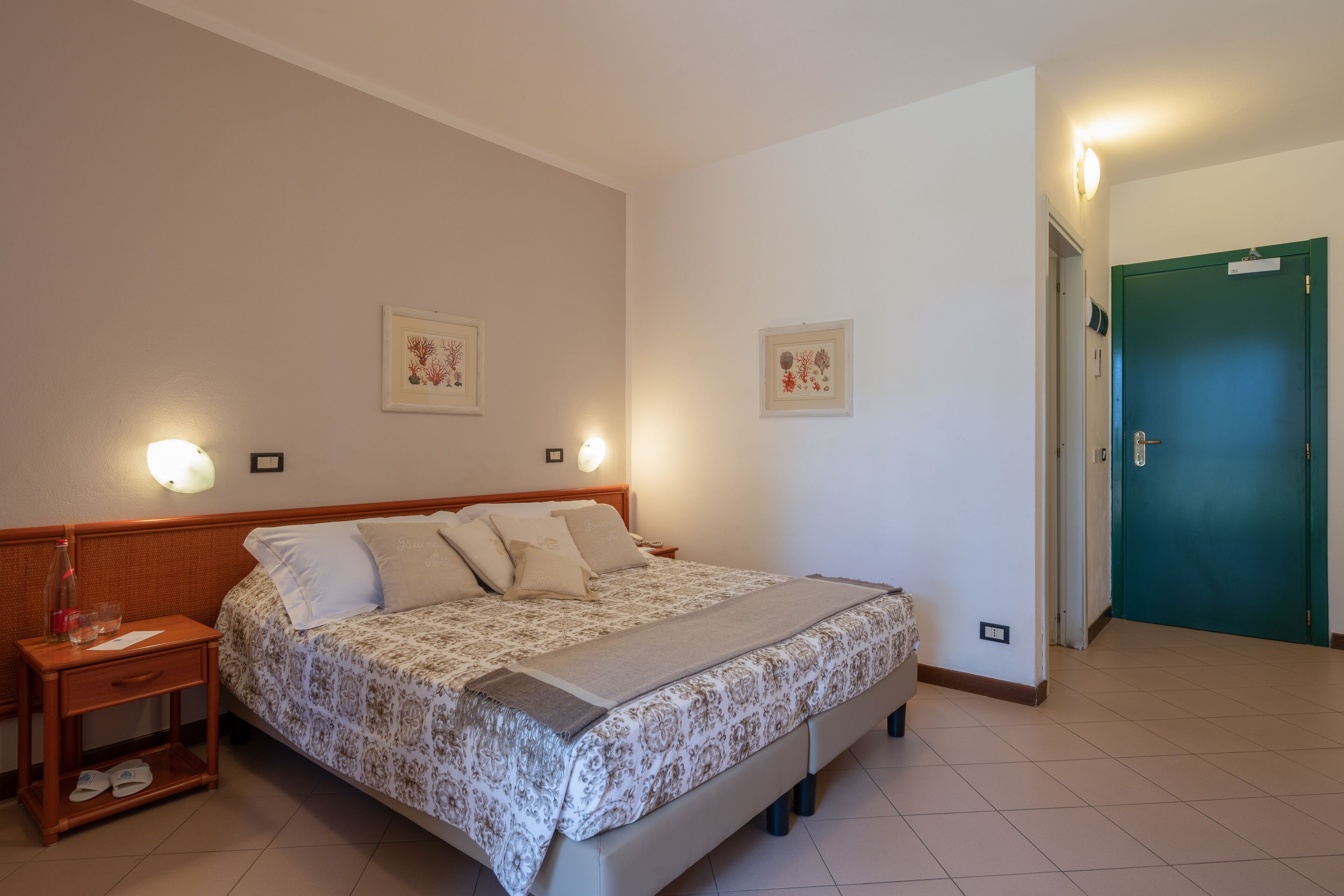 premium bedding, desk, free cots/infant beds, free wifi