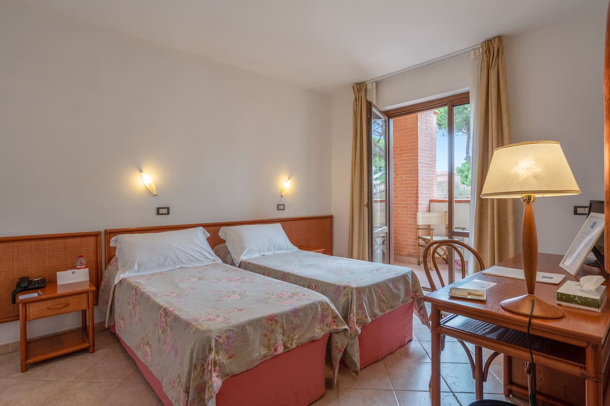 premium bedding, desk, free cots/infant beds, free wifi