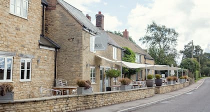 The Bell at Hampton Poyle