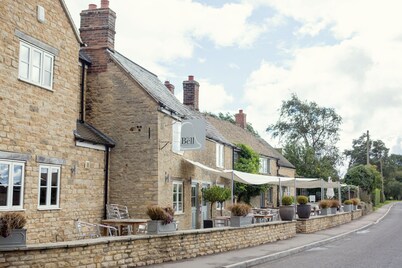 The Bell at Hampton Poyle