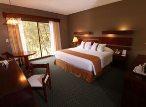 Työpöytä, silitysrauta/-lauta, ilmainen Wi-Fi, vuodevaatteet