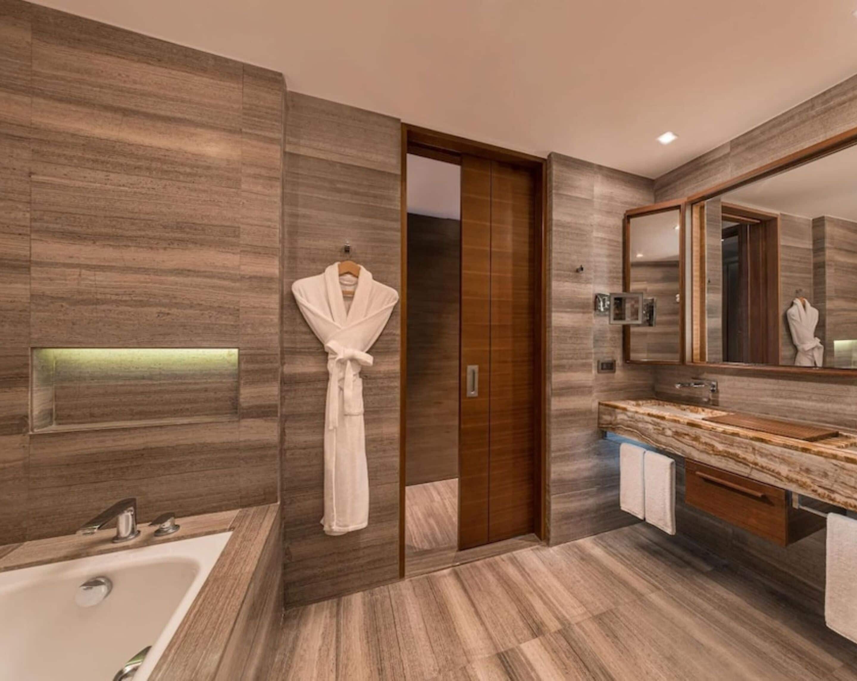 separate bathtub and shower, rainfall showerhead, free toiletries