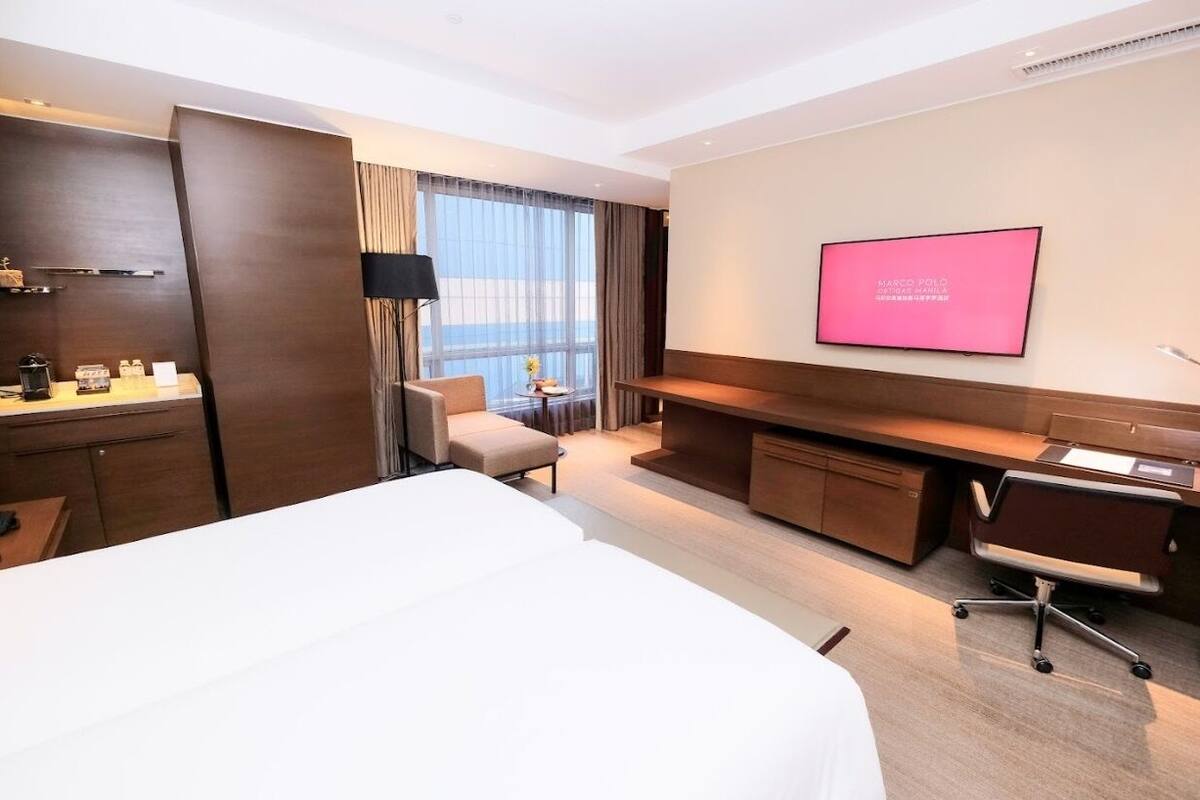 Minibar, in-room safe, desk, laptop workspace
