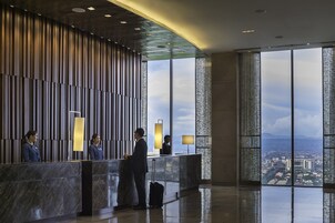 3 restaurants, breakfast, lunch, dinner served; Chinese cuisine