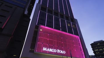 3 restaurants, breakfast, lunch, dinner served; Chinese cuisine