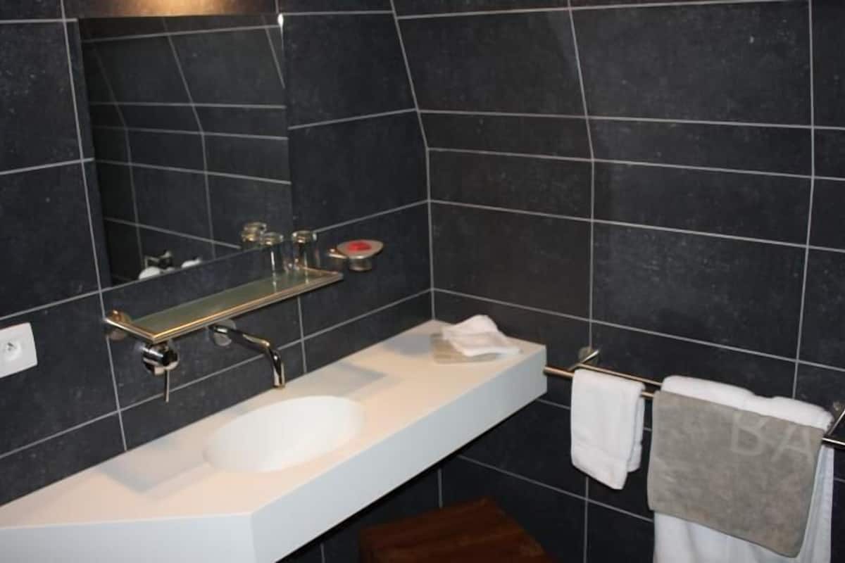 family room | bathroom sink