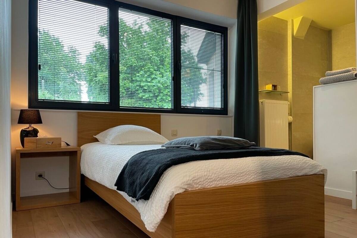 classic single room, 1 single bed | down duvets, in-room safe, desk, laptop workspace