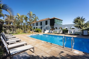 Outdoor pool, pool umbrellas, sun loungers