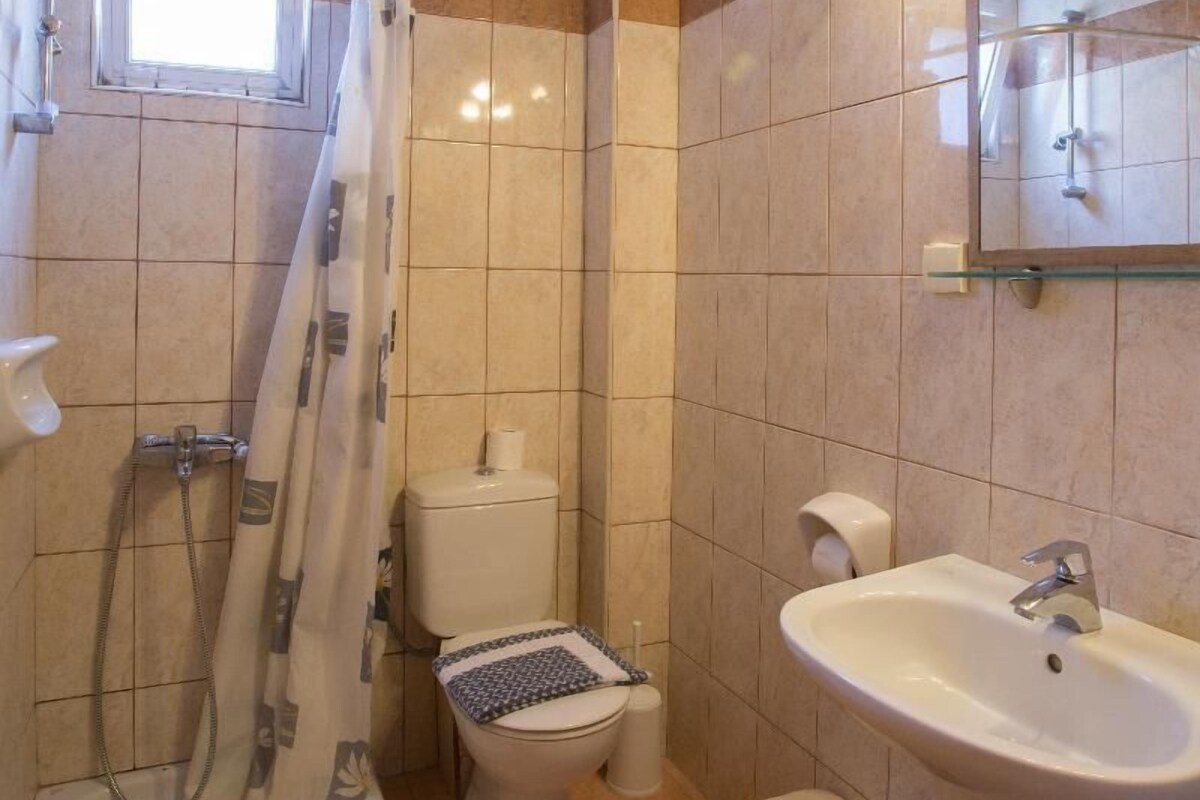 Bathroom | Free toiletries, hair dryer, towels