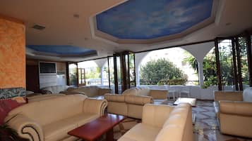 2 bars, bar en bord de piscine